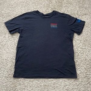 EUC Men’s Under Armour Loose USA Black/Blue/Red SS Running Shirt Size XXL